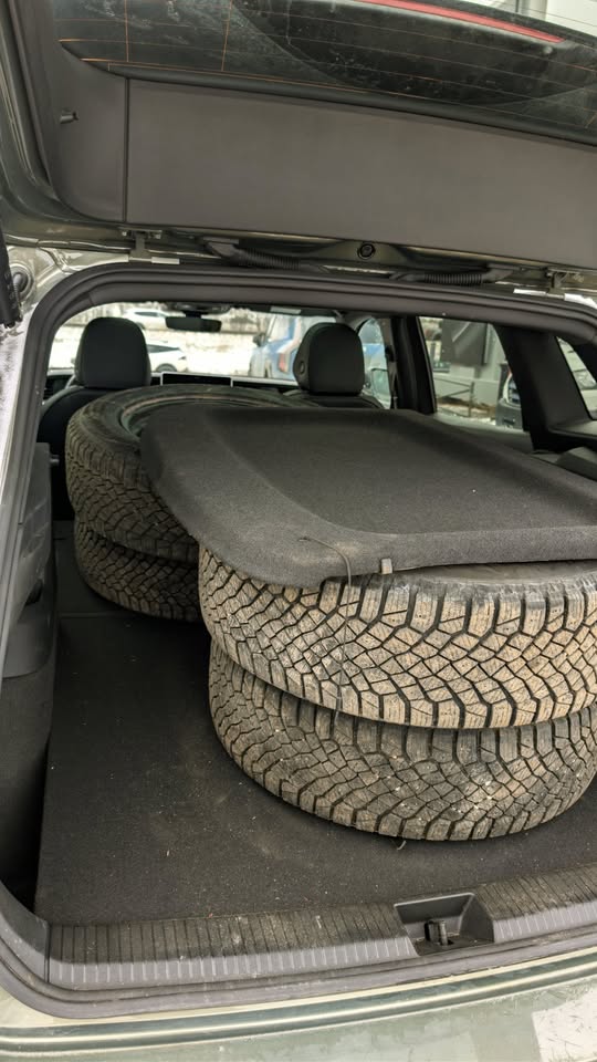 2025 Volkswagen Tiguan Comfortline R-Line Black Edition