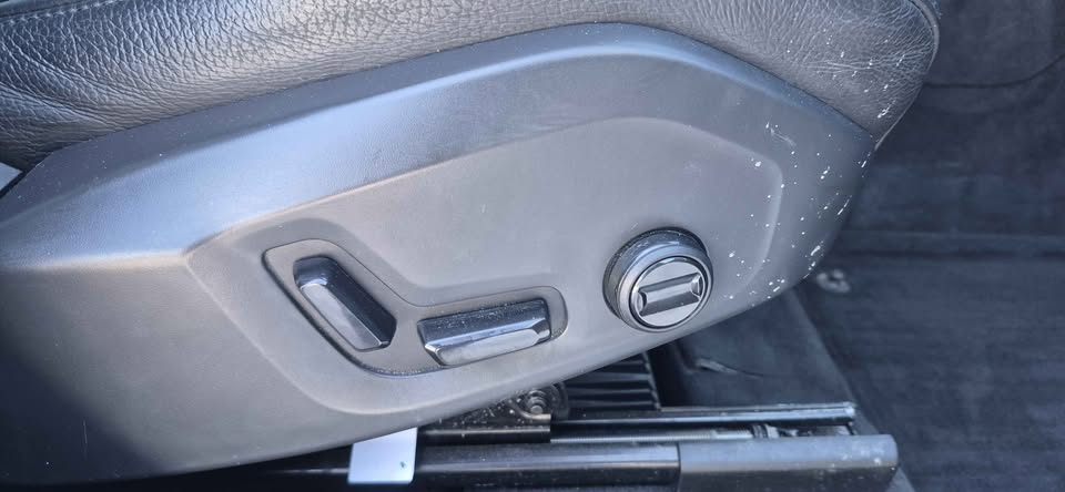 2023 Volvo XC60 Dark Theme