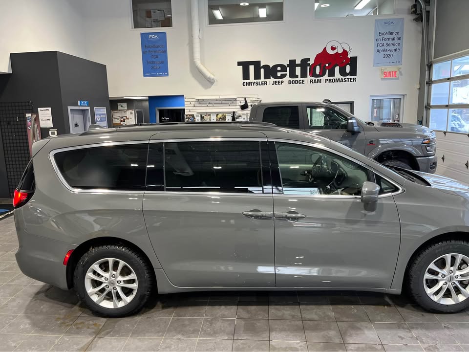 2021 Chrysler Pacifica Touring AWD