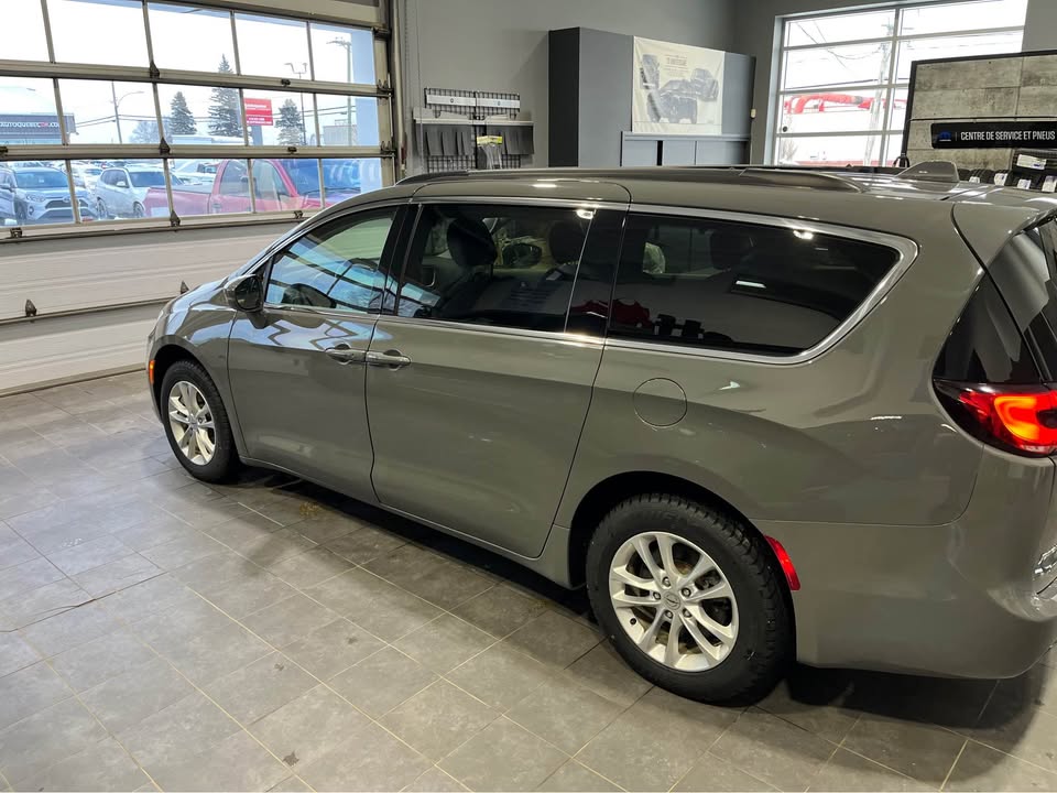 2021 Chrysler Pacifica Touring AWD