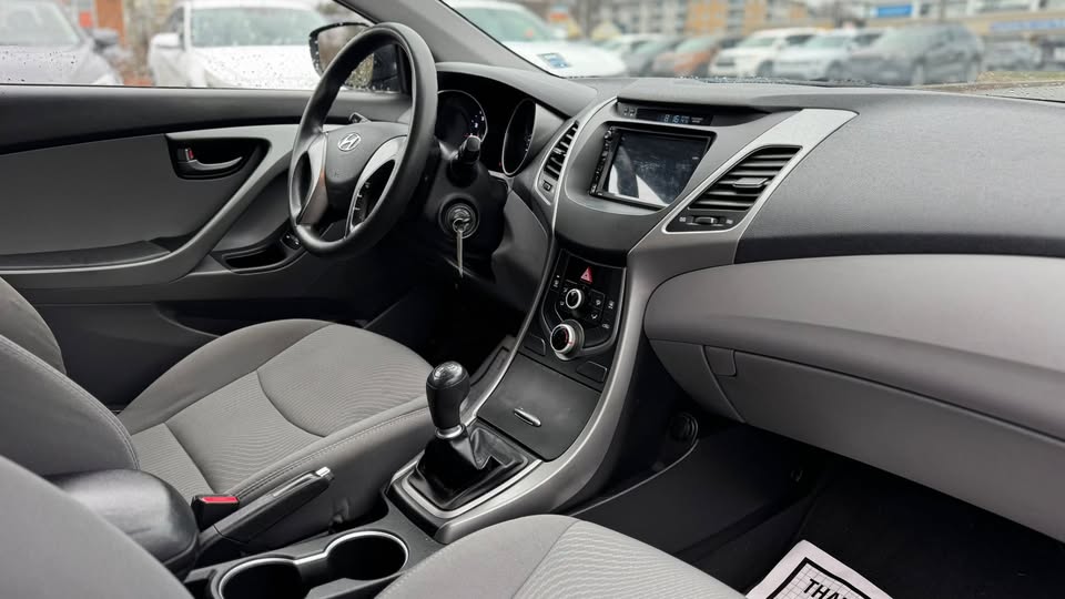 2014 Hyundai Elantra L – Manuel 6 vitesses