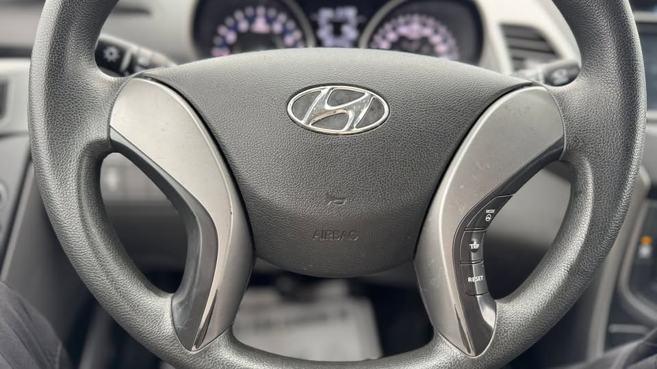 2014 Hyundai Elantra L – Manuel 6 vitesses