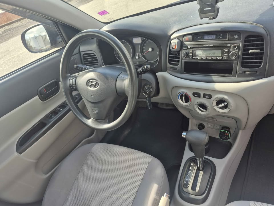 2010 Hyundai Accent GL sedan