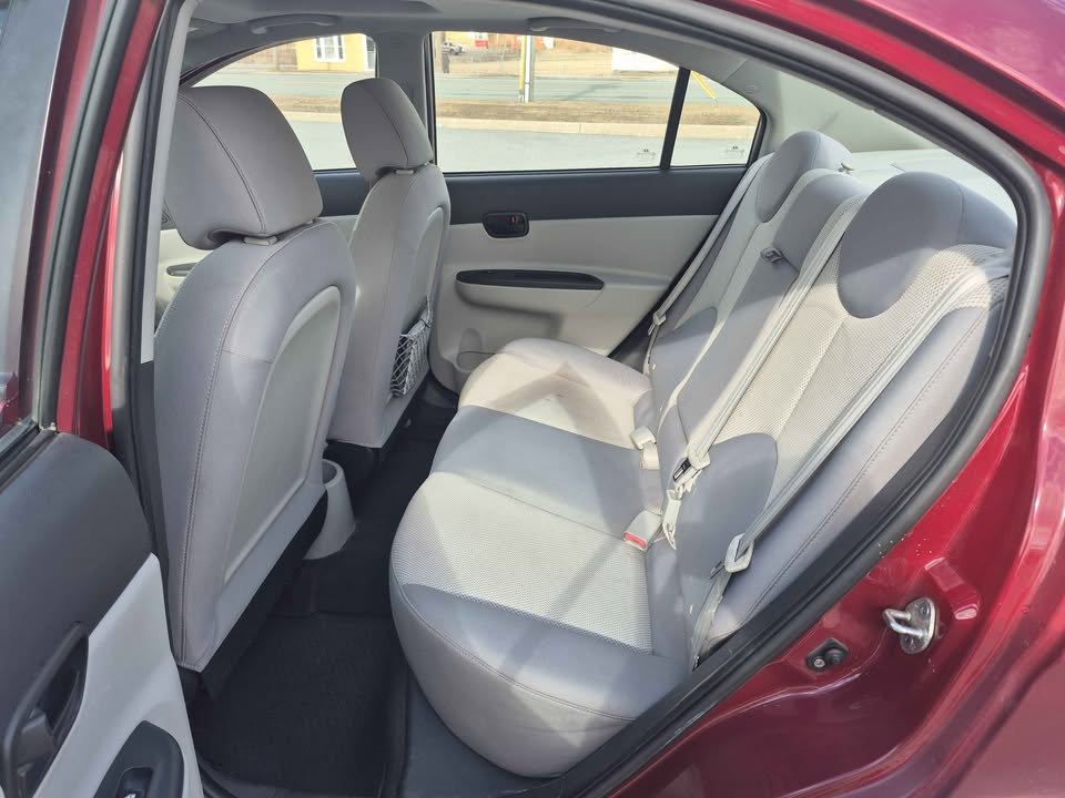 2010 Hyundai Accent GL sedan