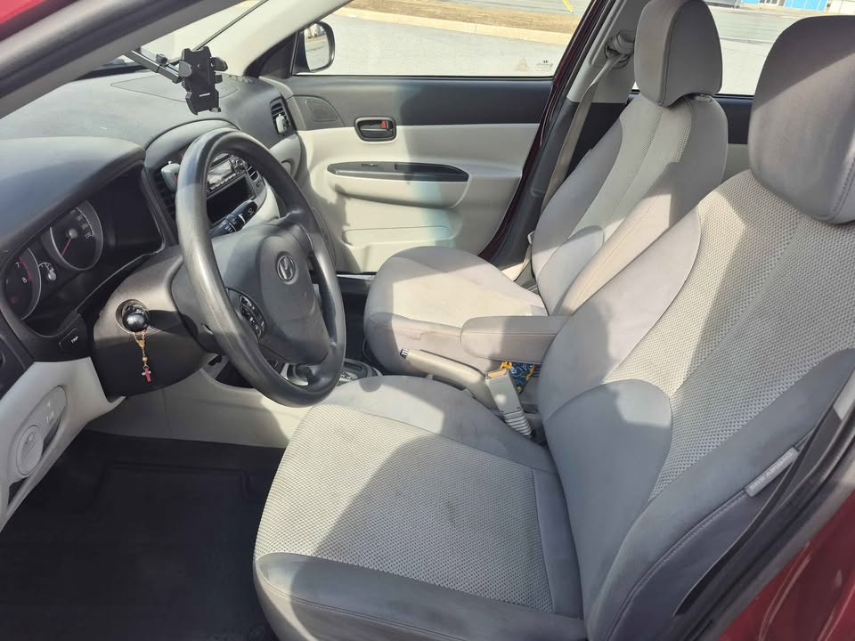 2010 Hyundai Accent GL sedan