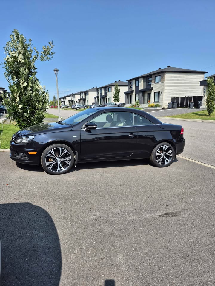 2015 Volkswagen Eos Wolfsburg Edition – Cabriolet