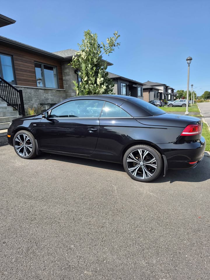 2015 Volkswagen Eos Wolfsburg Edition – Cabriolet