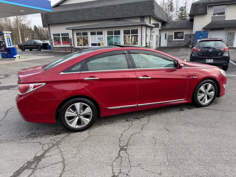 2012 Hyundai Sonata Hybrid Limited – Top of the line