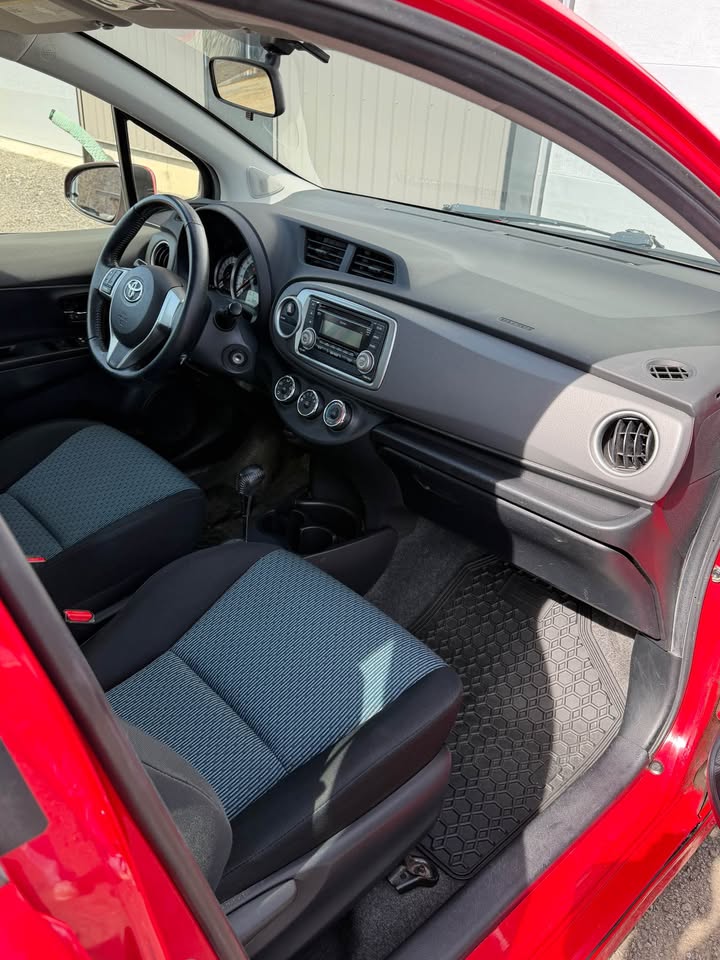 2013 Toyota Yaris Hatchback SE
