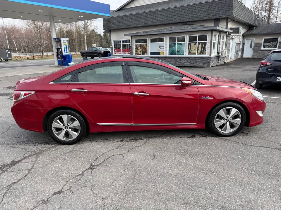 2012 Hyundai Sonata Hybrid Limited – Top of the line
