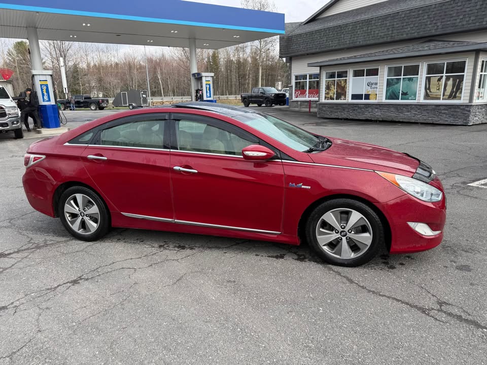 2012 Hyundai Sonata Hybrid Limited – Top of the line