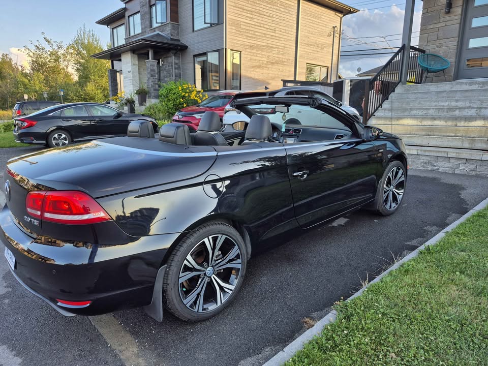 2015 Volkswagen Eos Wolfsburg Edition – Cabriolet