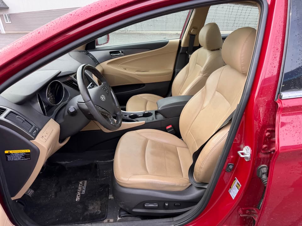 2012 Hyundai Sonata Hybrid Limited – Top of the line
