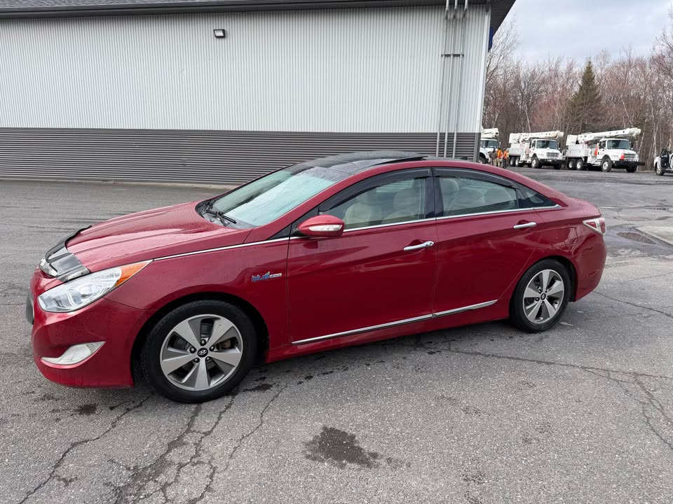 2012 Hyundai Sonata Hybrid Limited – Top of the line