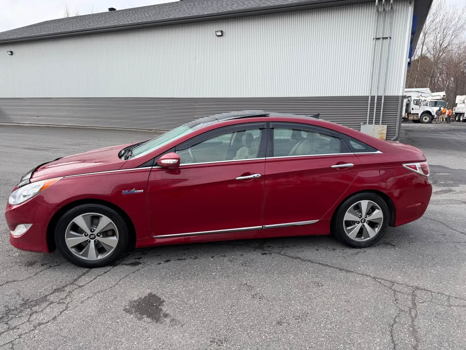2012 Hyundai Sonata Hybrid Limited – Top of the line