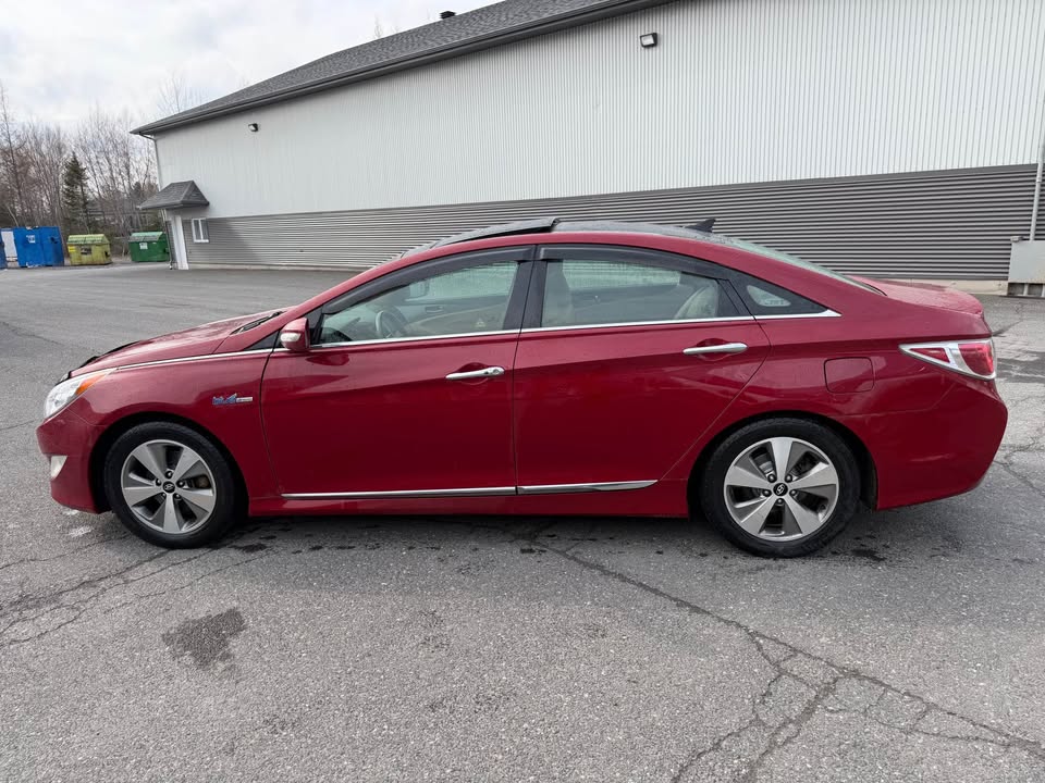 2012 Hyundai Sonata Hybrid Limited – Top of the line