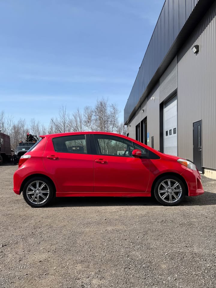 2013 Toyota Yaris Hatchback SE