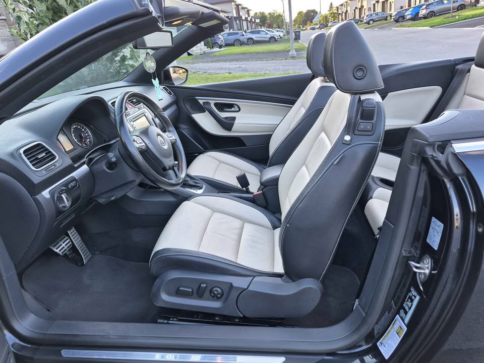 2015 Volkswagen Eos Wolfsburg Edition – Cabriolet