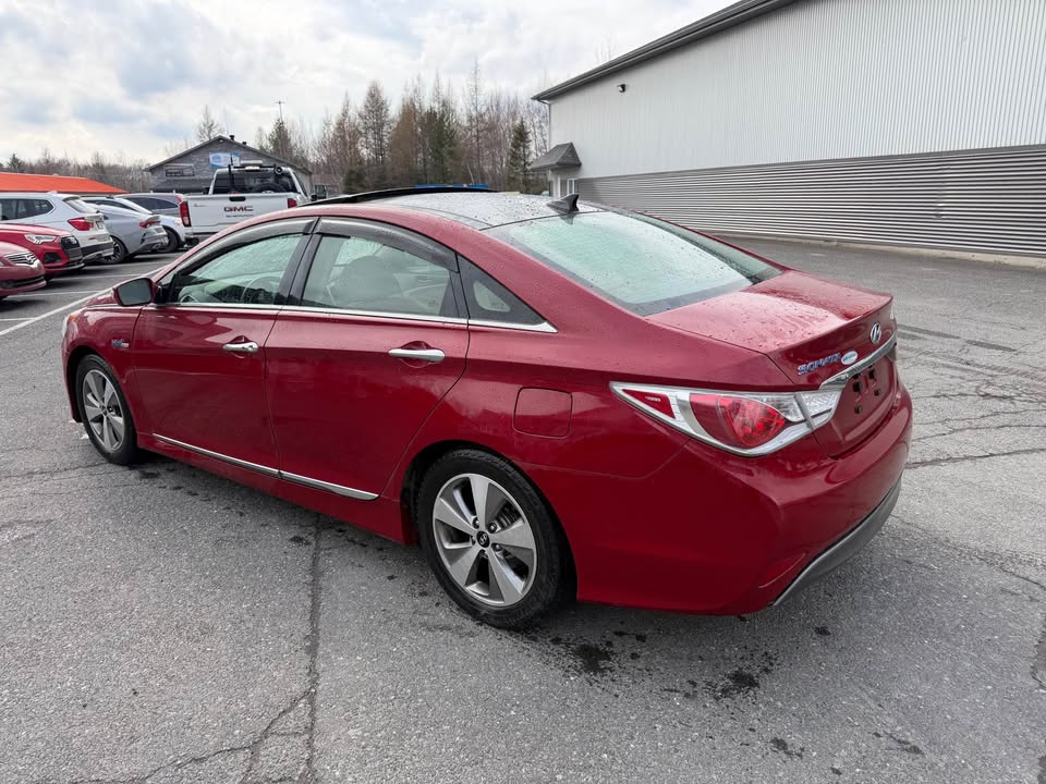 2012 Hyundai Sonata Hybrid Limited – Top of the line
