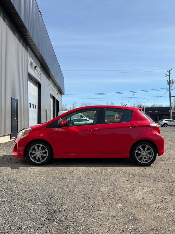 2013 Toyota Yaris Hatchback SE