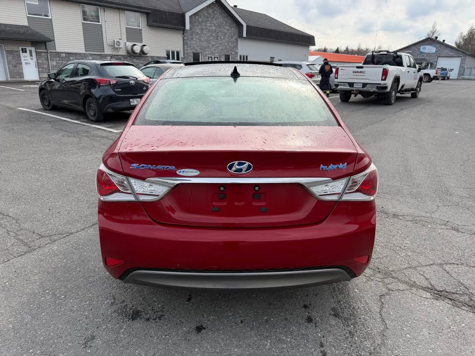 2012 Hyundai Sonata Hybrid Limited – Top of the line