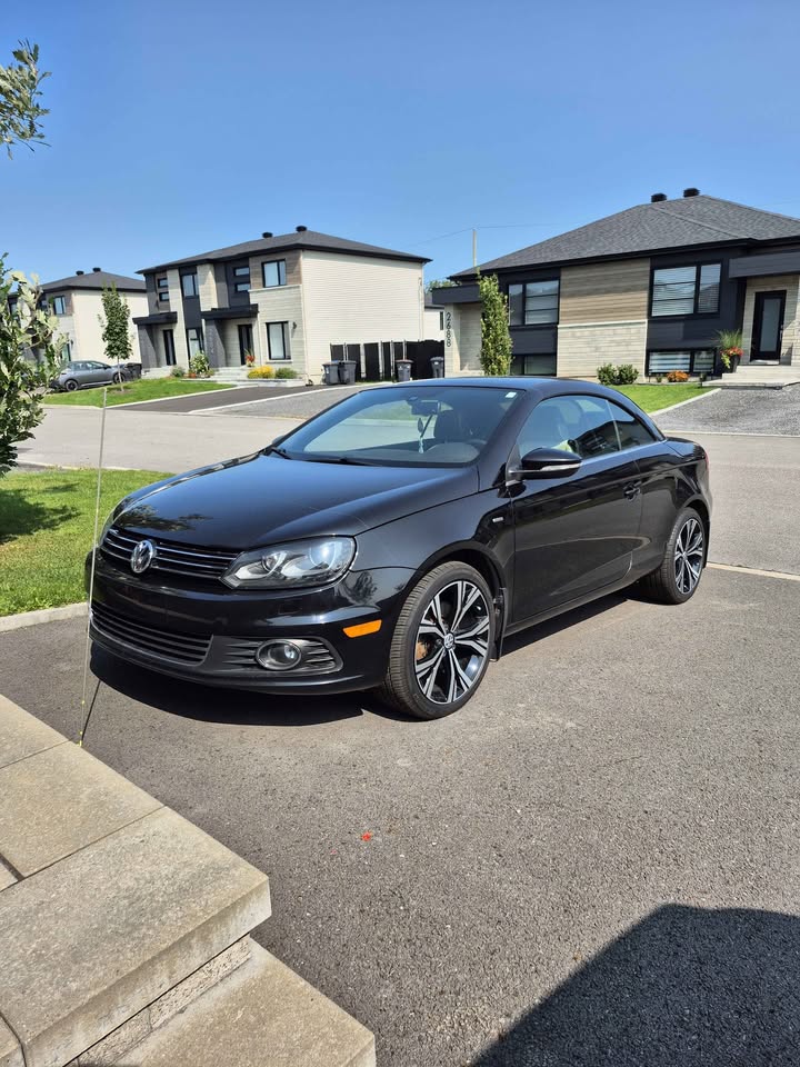 2015 Volkswagen Eos Wolfsburg Edition – Cabriolet