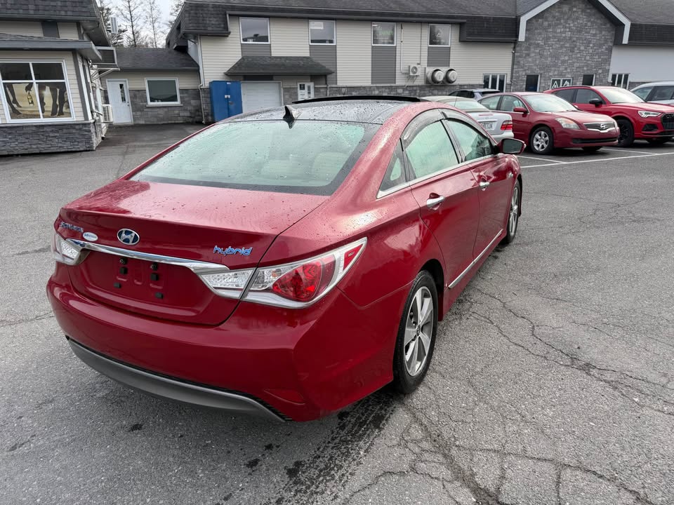 2012 Hyundai Sonata Hybrid Limited – Top of the line