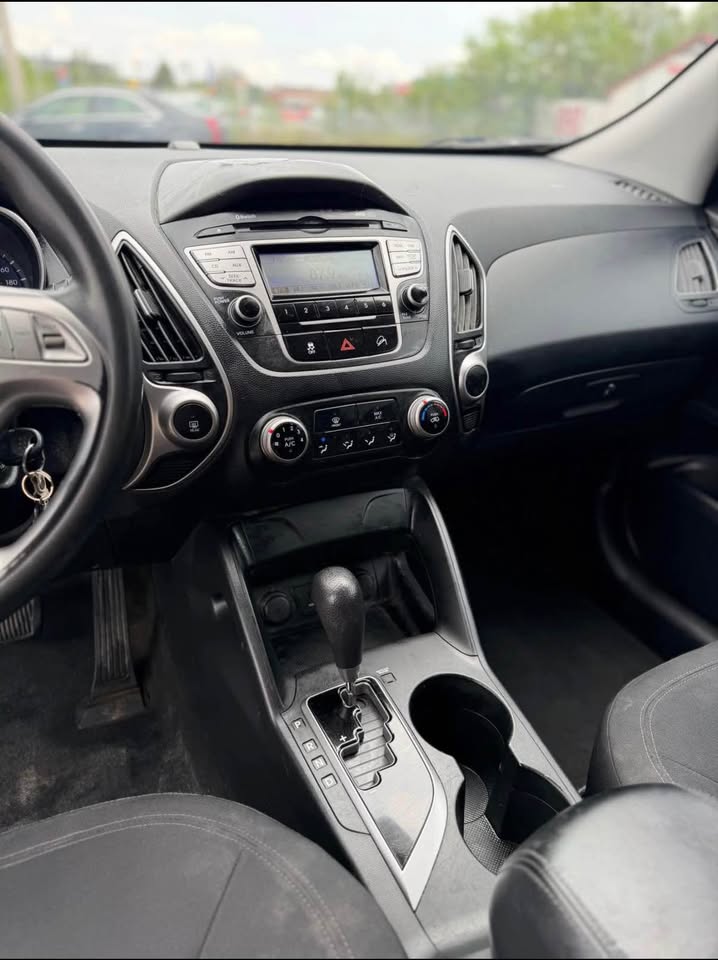 2010 Hyundai Tucson | SUV | Low Miles