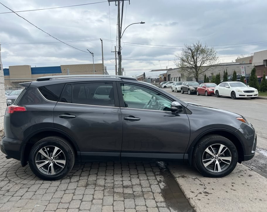 2018 Toyota RAV4 LE AWD