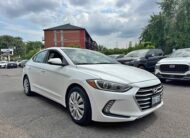 2017 Hyundai Elantra blanc extérieur vue avant