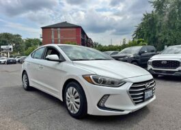2017 Hyundai Elantra blanc extérieur vue avant