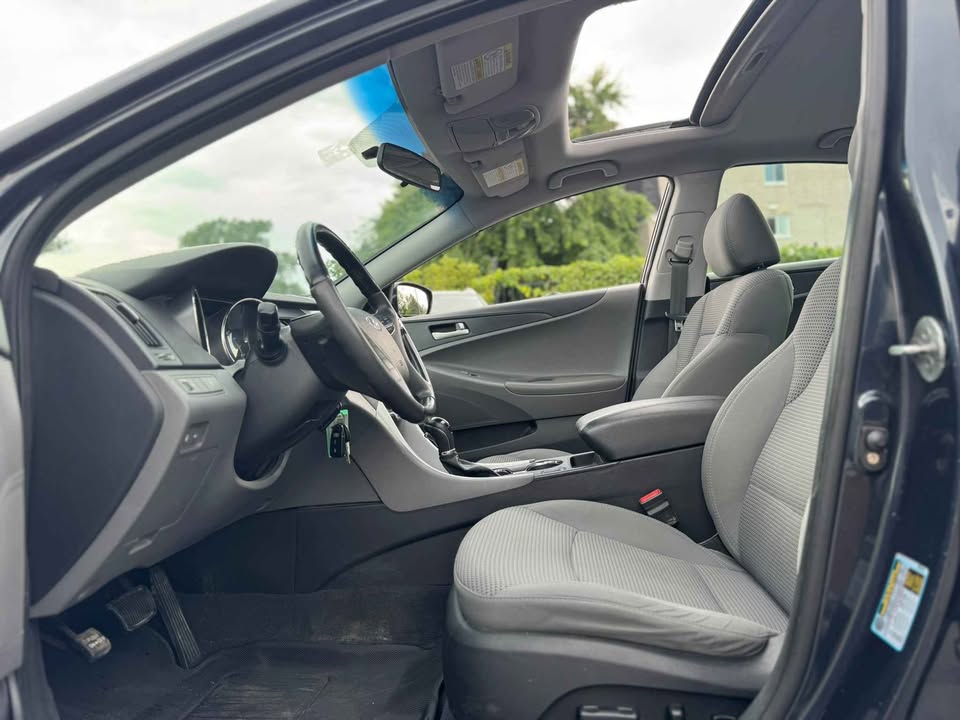 Intérieur Hyundai Sonata 2011 sièges gris chauffants et électriques