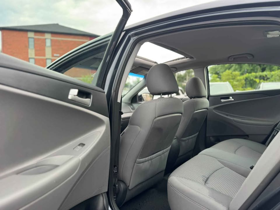 Intérieur Hyundai Sonata 2011 sièges gris chauffants et électriques