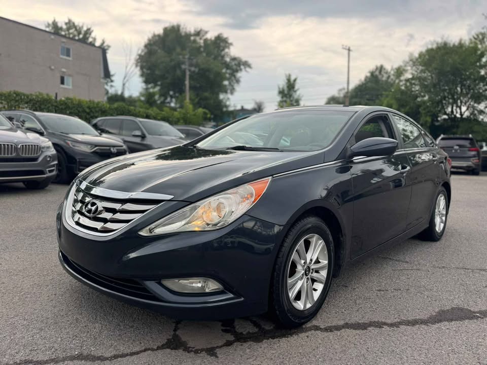 2011 Hyundai Sonata – Noir – Extérieur Avant