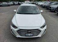 2017 Hyundai Elantra blanc extérieur vue avant