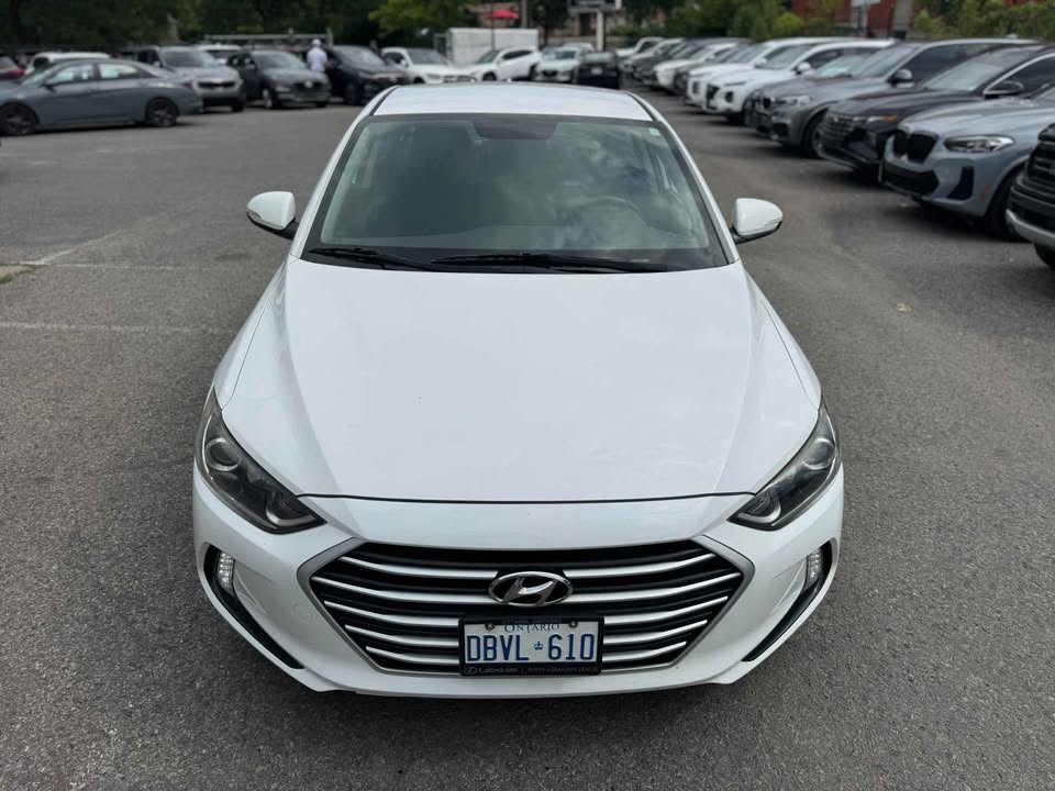 2017 Hyundai Elantra blanc extérieur vue avant