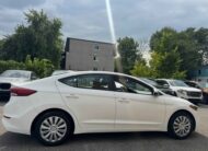 2017 Hyundai Elantra blanc extérieur vue avant