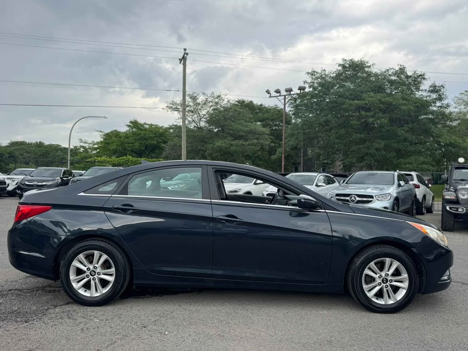 2011 Hyundai Sonata noir extérieur vue avant