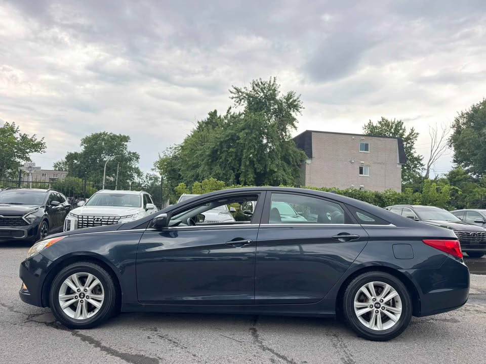 2011 Hyundai Sonata noir extérieur vue avant